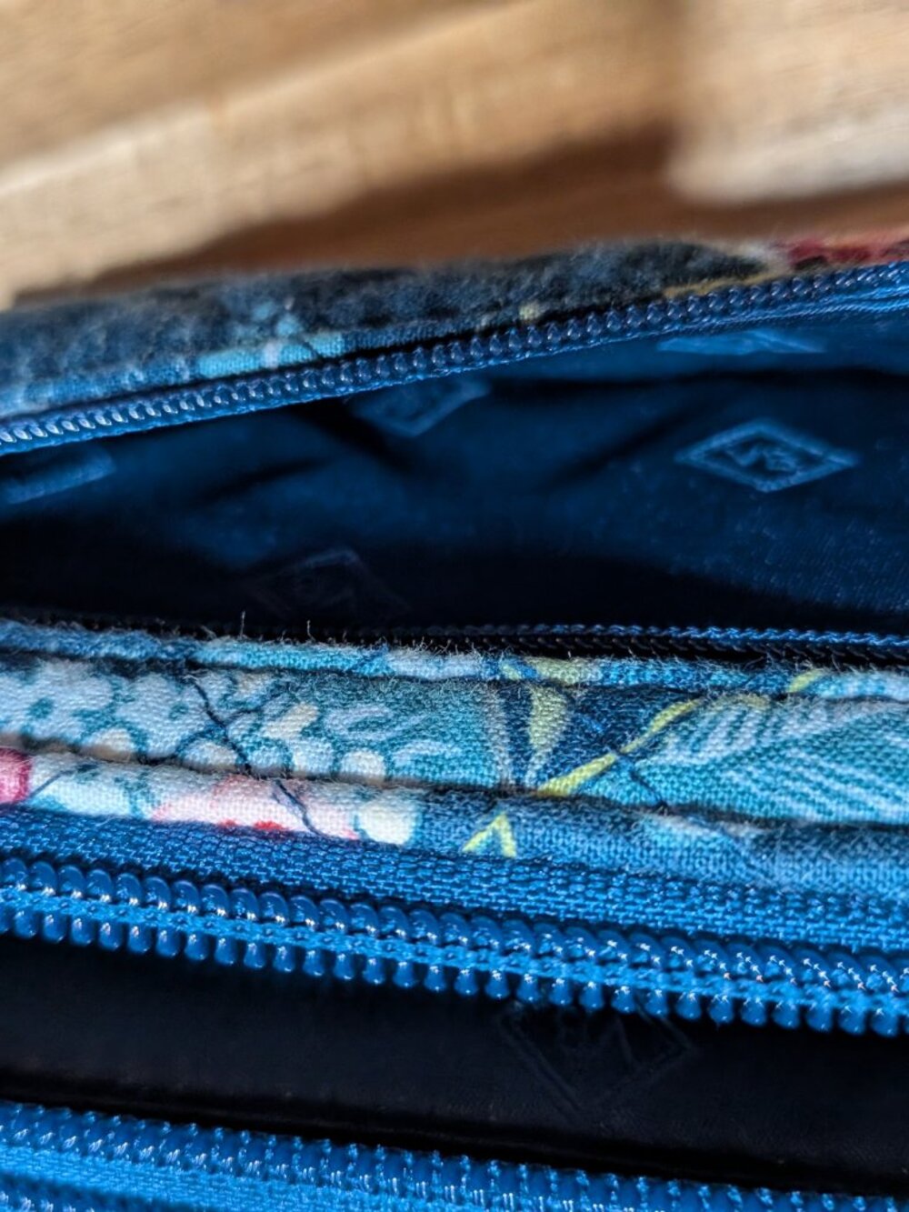 Vera Bradley RFID All-In-One Crossbody Wristlet in Navy Garden - Recycled Cotton - Picture 10 of 11